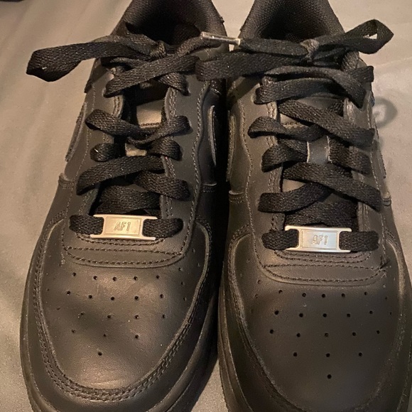For Sale: NIKE AIRFORCE Ones! Size youth 5. Like new. Worn twice! - Picture 2 of 9